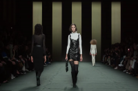 Bộ sưu tập Thu - Đông 2022 của Hermès: Cuộc cách tân màu nhiệm