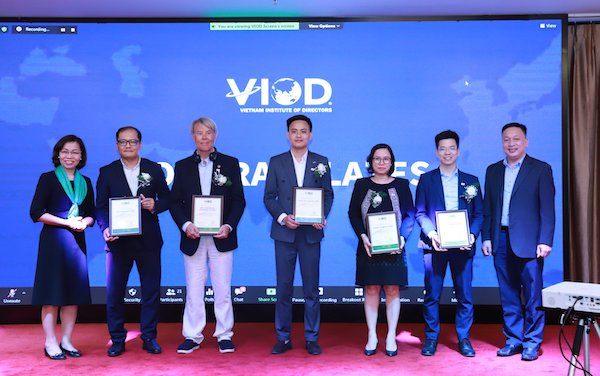 ễ trao chứng nhận cho các Thành viên hoàn thành chương trình DCP8-9-10-11 của VIOD