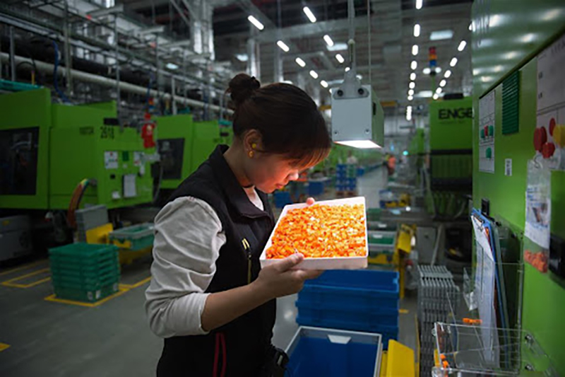 Công nhân trong nhà máy Lego tại Trung Quốc