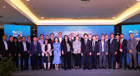 Trung tâm Xúc tiến Đầu tư, thương mại, du lịch thành phố Hà Nội tổ chức chương trình “Gặp gỡ đại diện thương mại và kinh tế quốc tế tại Hà Nội”. Ảnh: HNMO