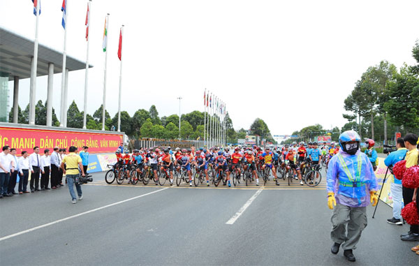 Không khí sôi động ngày khai mạc giải xe đạp Quốc tế Truyền hình Bình Dương năm 2023 – Cúp Number 1