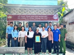 Vedan Việt Nam trao tặng học bổng khuyến học và nhà Đại đoàn kết tại phường Mỹ Xuân