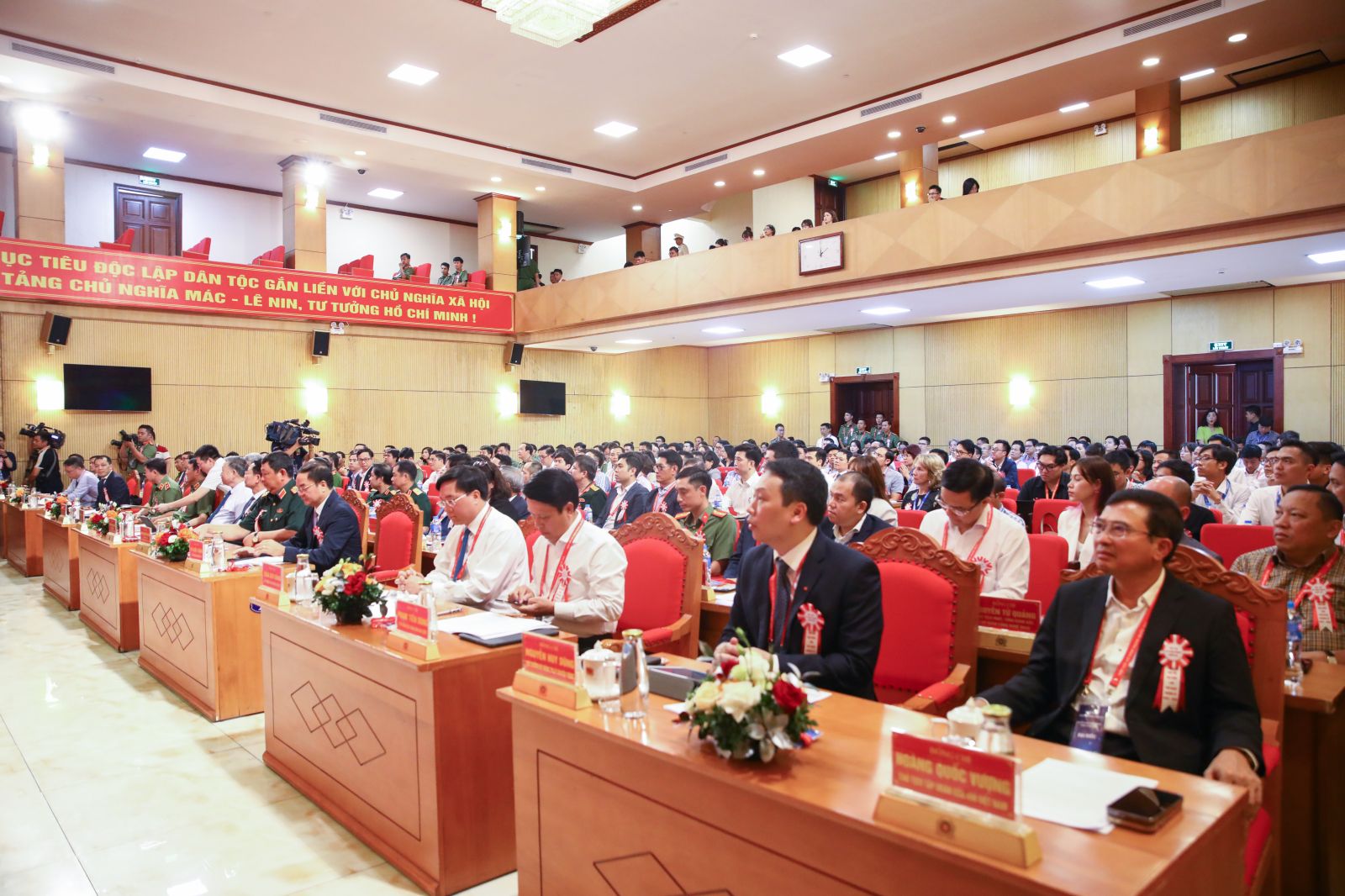 Các đồng chí lãnh đạo và đại biểu dự Đại hội.