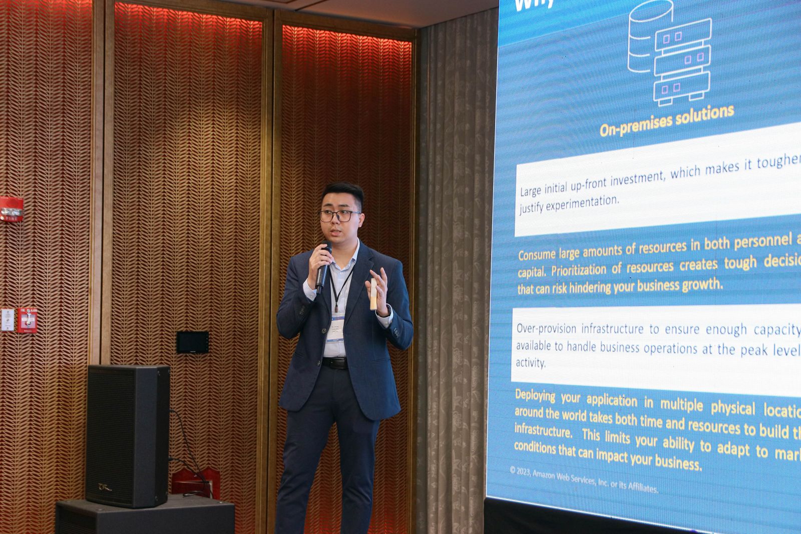 Ông Dương Trung Hiếu – Solution Architect, CMC TS: “Việc di chuyển nền tảng SAP ERP lên AWS giúp tiết kiêm chi phi đầu tư ban đầu, khách hàng chỉ phải trả tiền cho những tài nguyên dùng trên cloud.”