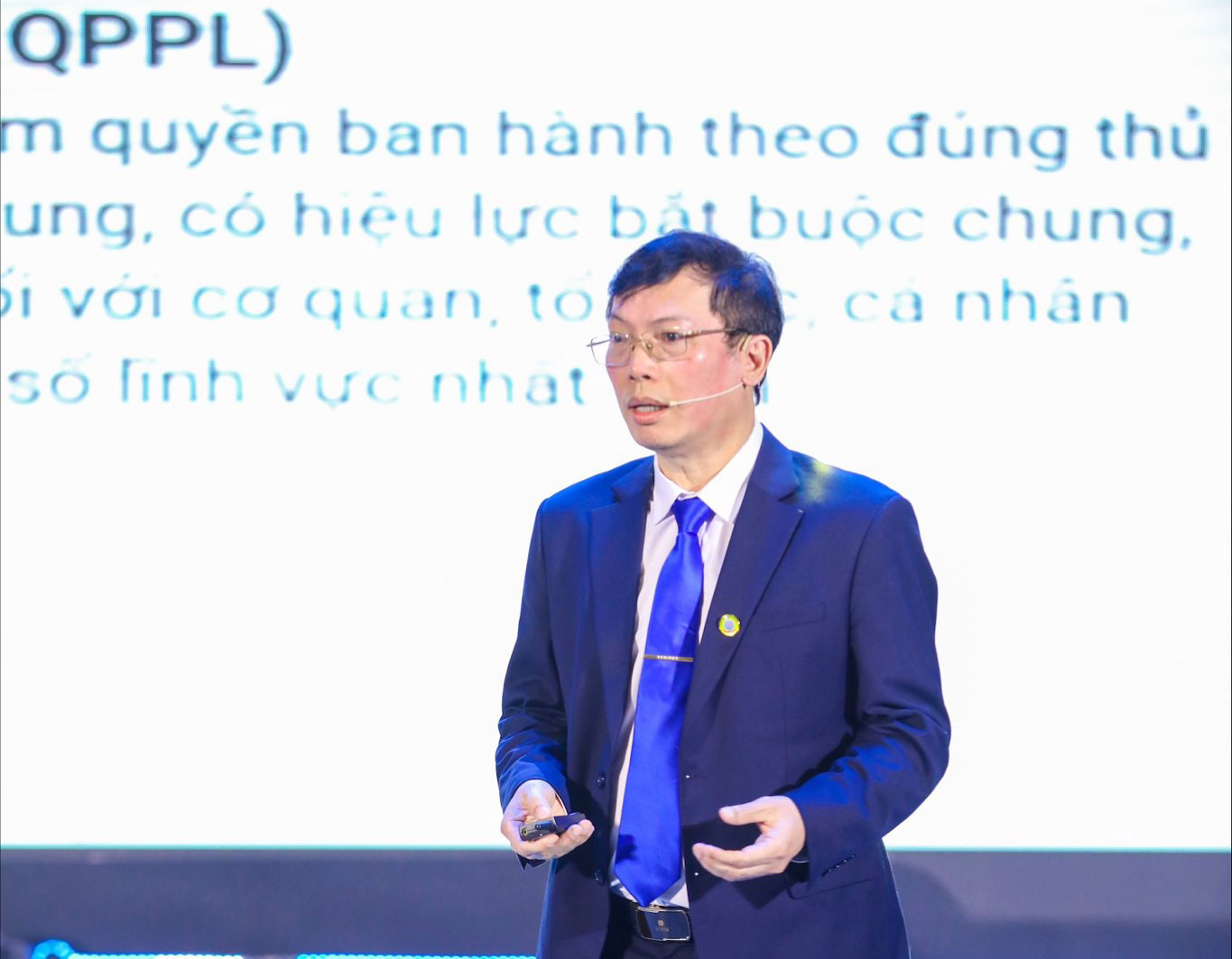 Ông Đặng Minh Tuấn – Viện trưởng Viện Công nghệ ứng dụng CMC (CMC ATI) trình bày bài Tham luận tại Diễn đàn VFTE 2023