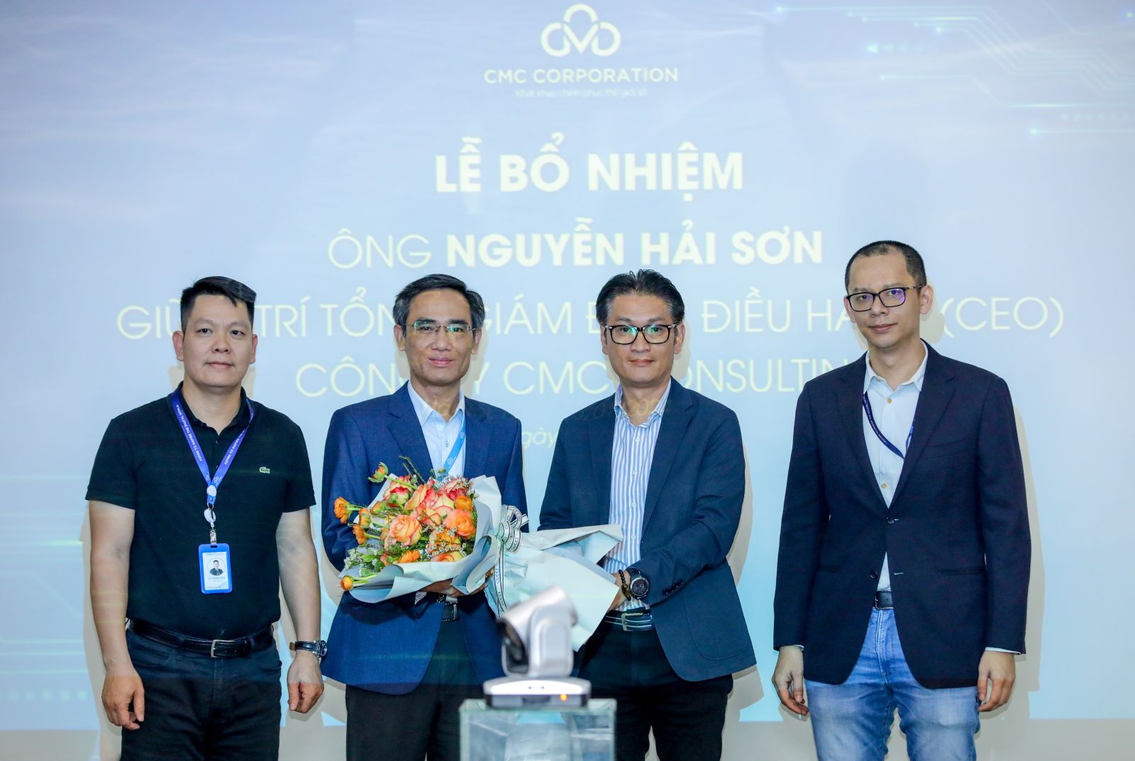 Ảnh 1: Ban Lãnh đạo Tập đoàn CMC chúc mừng tân Tổng Giám đốc điều hành Công ty TNHH CMC Consulting Nguyễn Hải Sơn