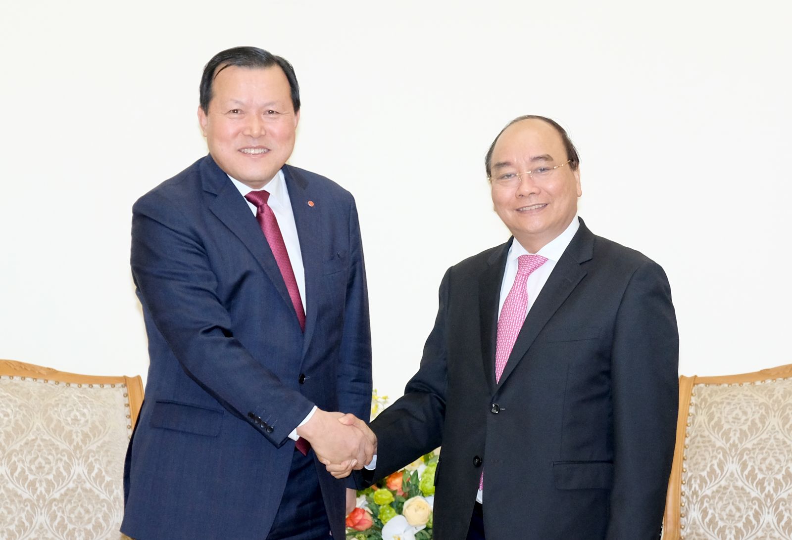 Thủ tướng Nguyễn Xuân Phúc tiếp ông Hwang Kag Gyu, Phó Chủ tịch Tập đoàn Lotte. 