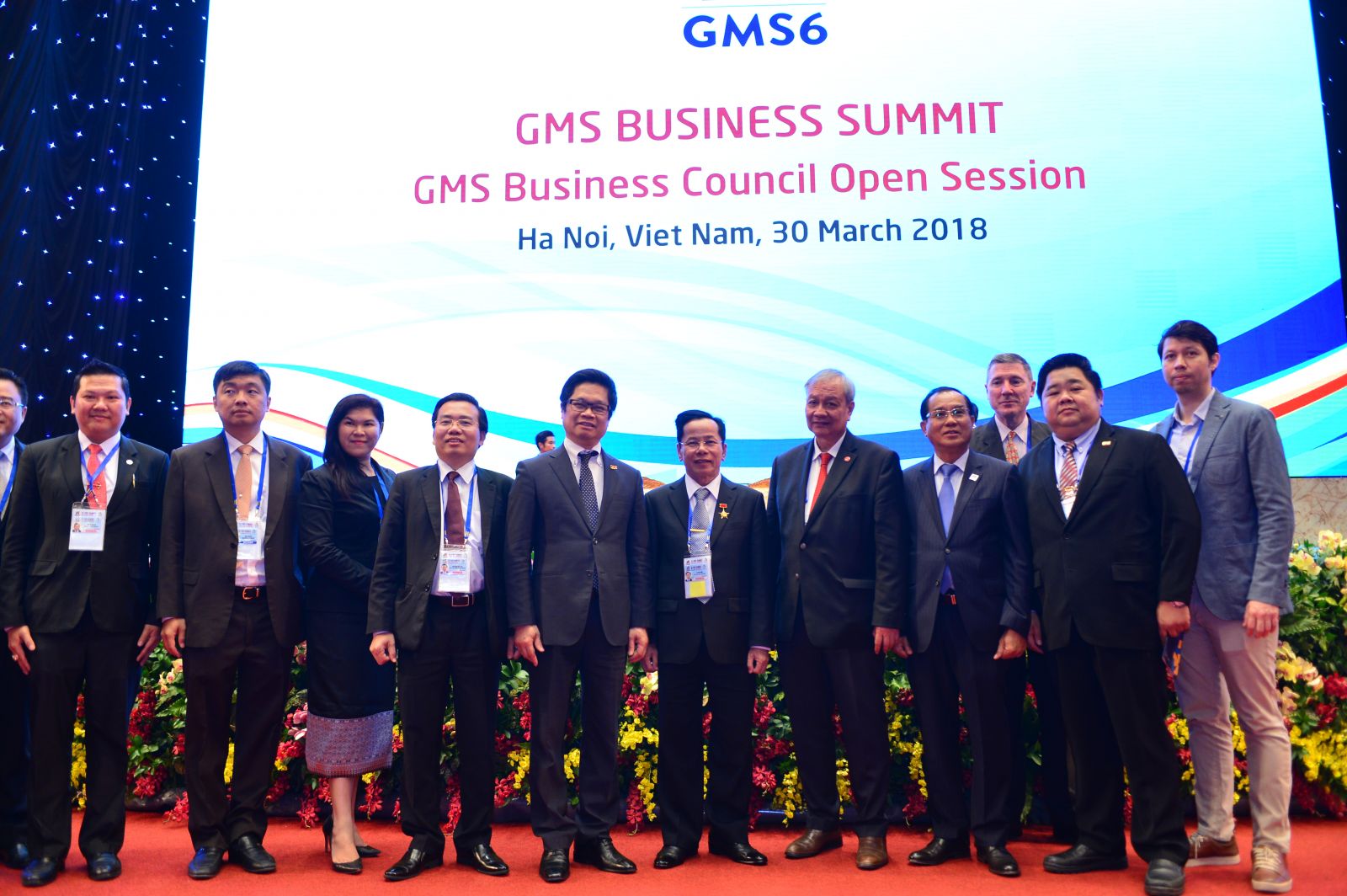 Chủ tịch VCCI Vũ Tiến Lộc chụp ảnh cùng các đại biểu các nước khối GMS đến tham dự hội nghị Thượng đỉnh Kinh doanh GMS 2018