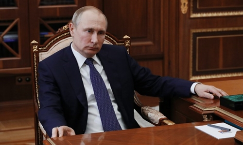 Tổng thống Nga Putin trong cuộc họp tại Moscow ngày 9/4. Ảnh: AFP.