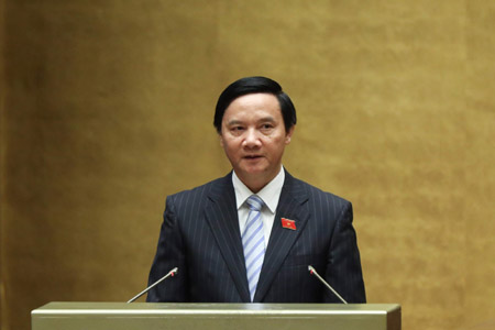 Chủ nhiệm Uỷ ban Pháp luật của Quốc hội Nguyễn Khắc Định trình bày báo cáo của UBTVQH giải trình tiếp thu, chỉnh lý Luật.