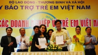 Gần 22 tỷ đồng hỗ trợ trẻ em Việt Nam