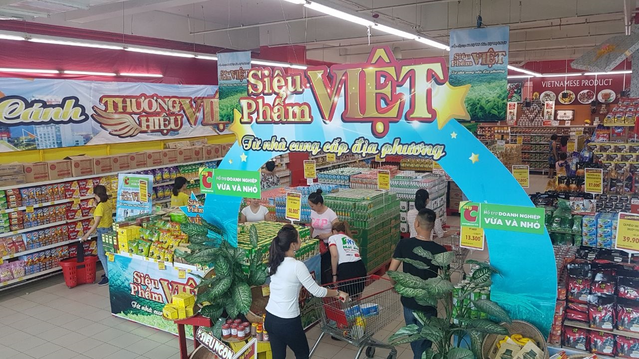 Khu vực trưng bày các sản phẩm từ nhà cung cấp địa phương được trang trí khá bắt mắt tại siêu thị Big C dịp Quốc khánh 2/9.