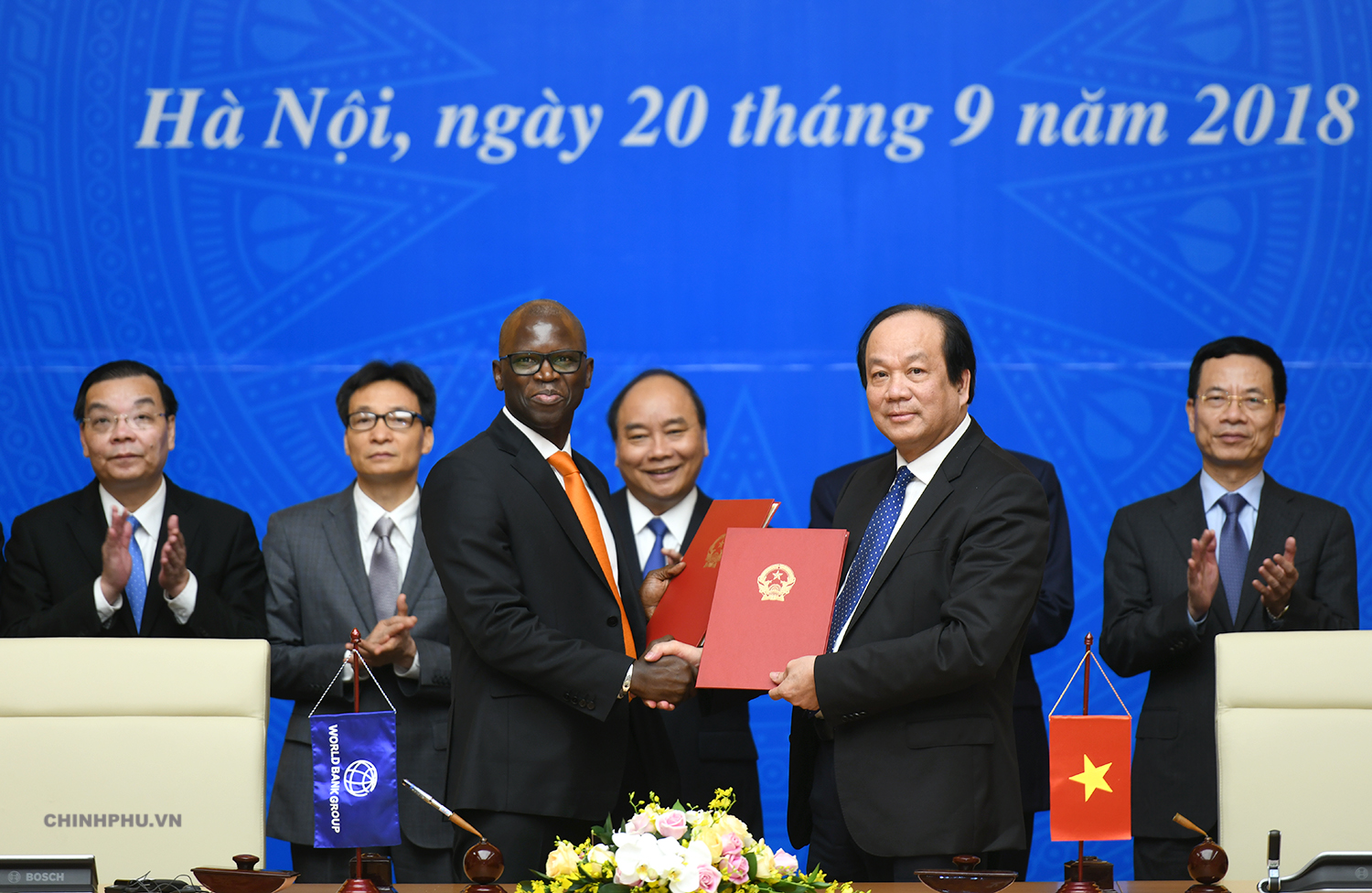 Thủ tướng chứng kiến ký kết thỏa thuận hợp tác trong lĩnh vực Chính phủ điện tử giữa VPCP với Ngân hàng Thế giới tại Việt Nam