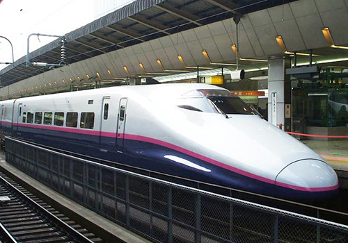 Một tuyến đường sắt tốc độ cao ở Nhật.