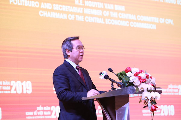 Trưởng Ban Kinh tế Trung ương Nguyễn Văn Bình cũng cho biết, Việt Nam là một trong 5 quốc gia chịu ảnh hưởng nặng nề nhất của BĐKH do có bờ biển dài, lưu vực sông rộng lớn