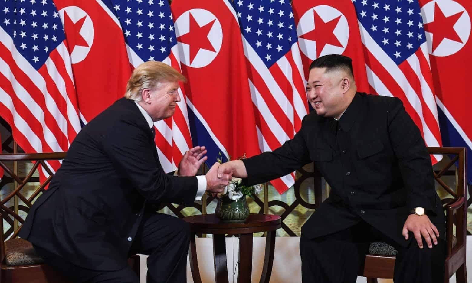  Cái bắt tay lịch sử của Tổng thống Donald Trump và Chủ tịch Kim Jong-un tại Hà Nội (Việt Nam)