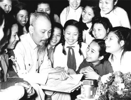 Hồ Chí Minh - nhà lý luận cách mạng giàu thực tiễn
