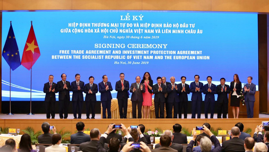 Việt Nam ký EVFTA và EVIPA: Xu thế tất yếu!