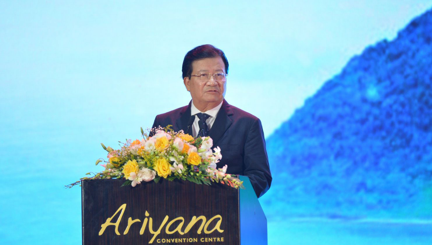 Phó Thủ tướng Trịnh Đình Dũng: "Cải cách hành chính chưa đáp ứng nhu cầu của doanh nghiệp"