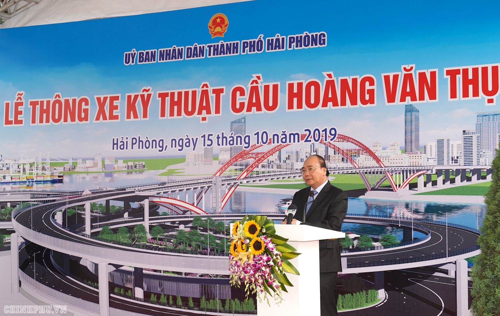 Thủ tướng Nguyễn Xuân Phúc đánh giá việc hoàn thành cầu Hoàng Văn Thụ có ý nghĩa hết sức quan trọng trong việc mở ra không gian phát triển mới về phía Bắc sông Cấm