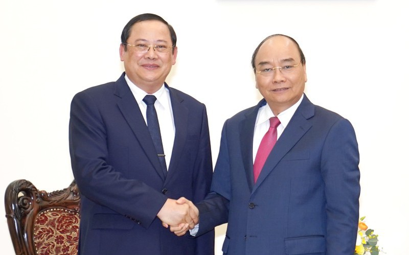 Thủ tướng Nguyễn Xuân Phúc tiếp Phó Thủ tướng, Bộ trưởng Bộ Kế hoạch và Đầu tư Lào Sonsay Siphandone.