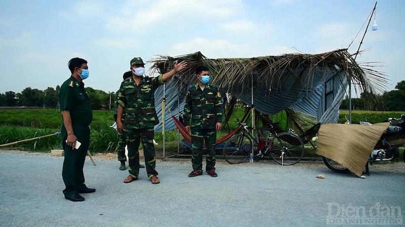Bộ đội Biên phòng Tây Ninh siết chặn đường mòn lối mở, bảo vệ đường biên, chống dịch COVID-19.