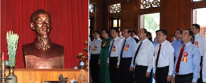 Thủ tướng và các đại biểu dâng hương tưởng nhớ Bác Hồ. Ảnh: VGP
