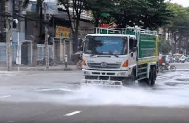 Việc rửa đường sẽ được thực hiện trên toàn thành phố Hà Nội nhằm giảm ô nhiễm và nắng nóng.