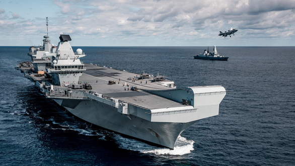 Tàu sân bay HMS Queen Elizabeth của hải quân Anh được cho là sẽ tới Biển Đông vào năm tới - Ảnh: Hải quân hoàng gia Anh