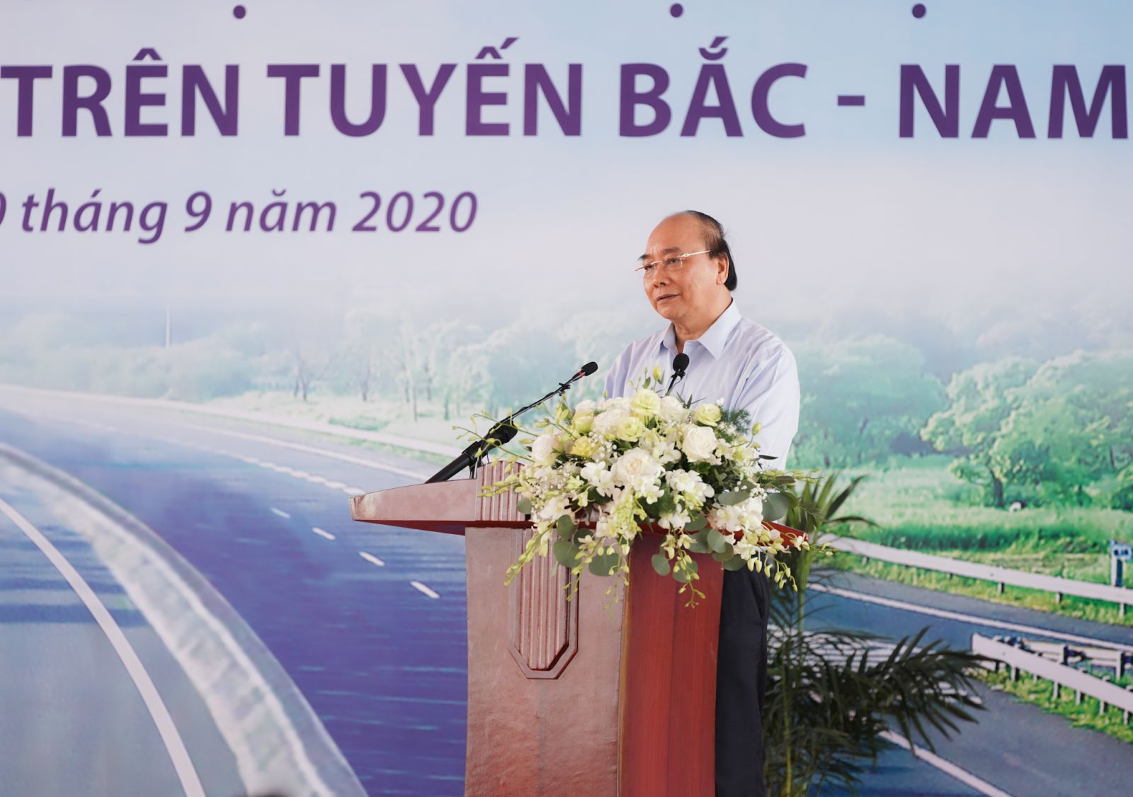 Thủ tướng Nguyễn Xuân Phúc phát biểu tại lễ khởi công - Ảnh: VGP/Quang Hiếu