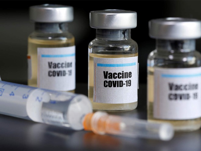 Các phòng thí nghiệm và hãng dược trên thế giới đẩy mạnh công tác nghiên cứu, phát triển vắc xin và thuốc đặc trị chống Covid-19. Ảnh: Reuters