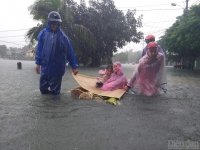 TIN NÓNG CHÍNH PHỦ: Tập trung ứng phó bão số 8 và cứu trợ khẩn cấp người dân vùng ngập lũ