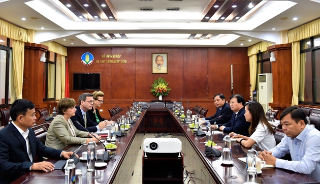 Phó Thủ tướng Trịnh Đình Dũng tiếp đại diện một số cơ quan LHQ và tổ chức quốc tế - Ảnh: VGP/Nhật Bắc
