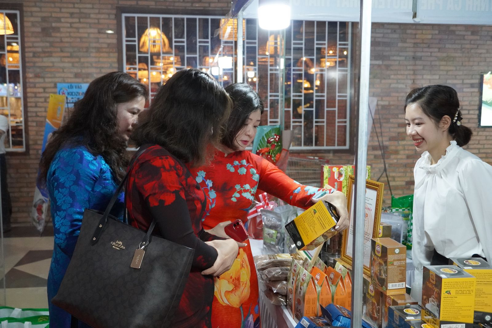 4 Hàng hóa tại Phiên chợ rất bắt mắt