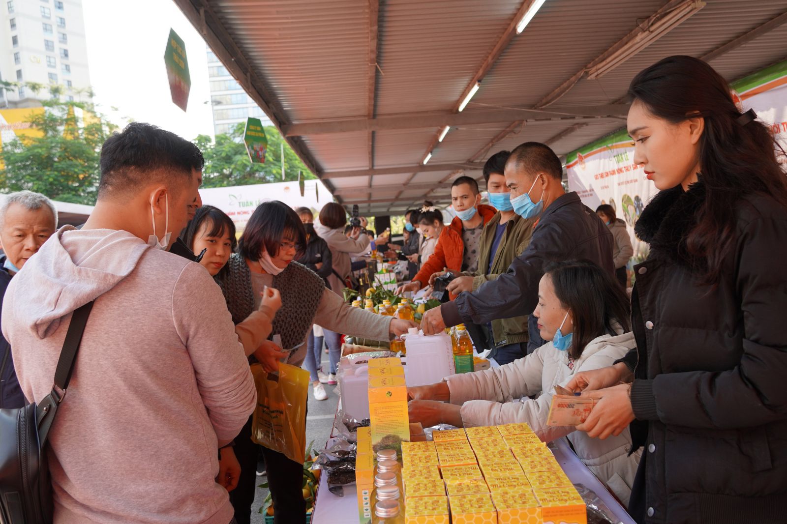 Người dân Thủ đô Hà Nội có cơ hội mua sắm đặc sản Yên Bái chuẩn bị cho dịp Tết sắp tới.