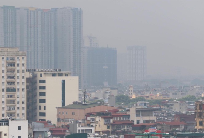 Ô nhiễm không khí tại Hà Nội thường có xu hướng tăng cao vào ban đêm và rạng sáng. Ảnh: Lam Song