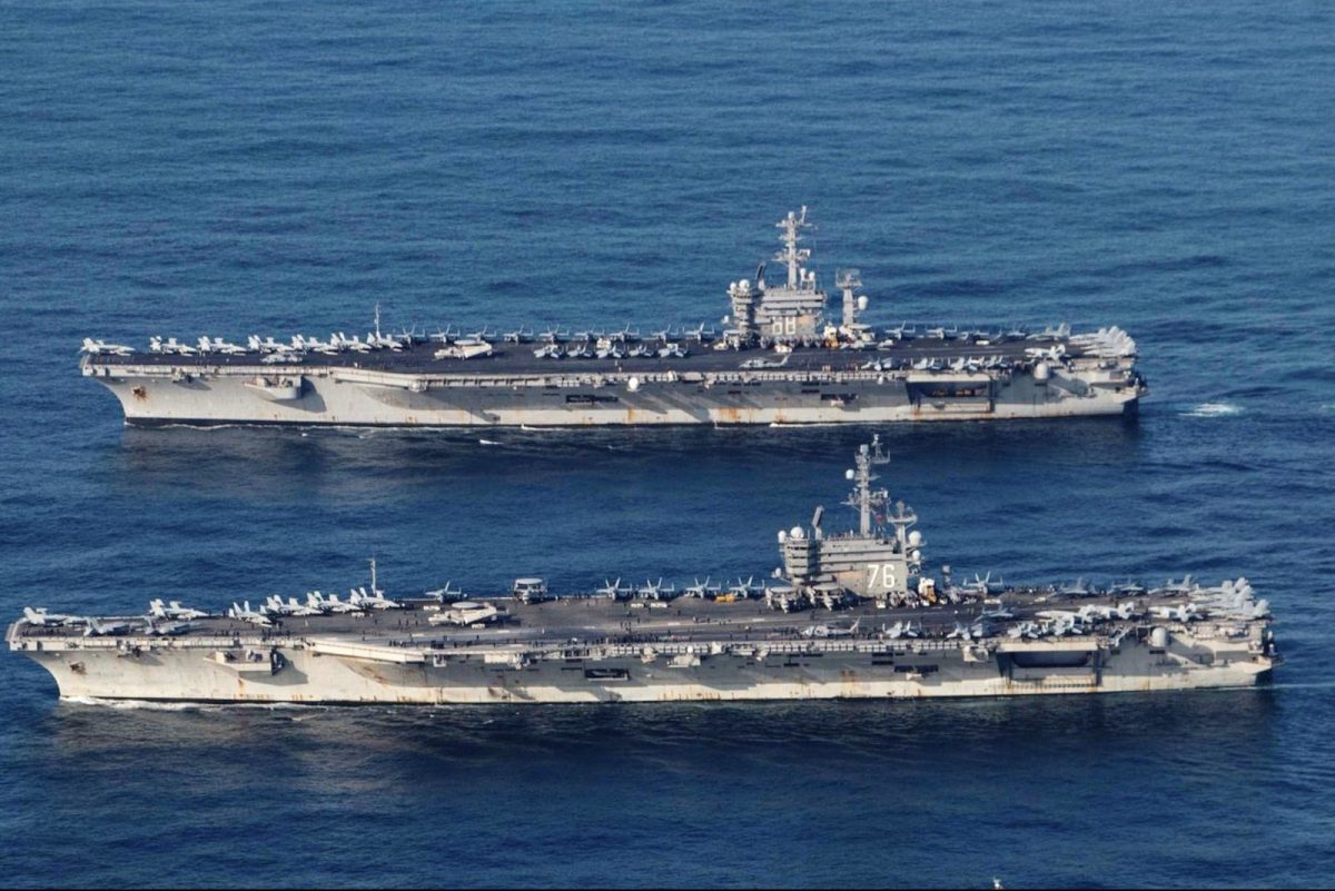 Hàng không mẫu hạm Mỹ USS Ronald Reagan (dưới cùng) và USS Nimitz gần đây đều được triển khai để tập trận ở Biển Đông. Hình ảnh: Handout / US Navy