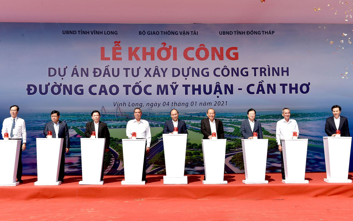 Thủ tướng và các đại biểu nhấn nút khởi công cao tốc Mỹ Thuận – Cần Thơ