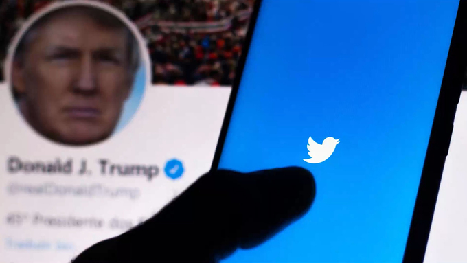 Tài khoản Twitter của Trump sẽ không hưởng các đặc quyền như hiện tại nếu ông không tái đắc cử Tổng thống Mỹ. Ảnh: KTVU.