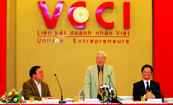 Năm 2011 - Tổng Bí thư Nguyễn Phú Trọng đến thăm VCCI và phổ biến Nghị quyết 09 của Bộ Chính trị về xây dựng đội ngũ doanh nhân