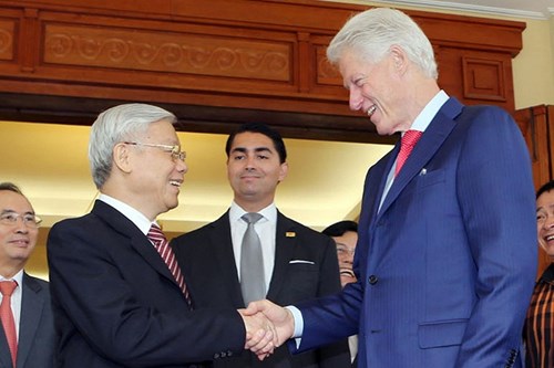 Tổng Bí thư Nguyễn Phú Trọng tiếp cựu Tổng thống Mỹ Bill Clinton trong chuyến thăm và làm việc tại Việt Nam đầu tháng 7/2015. (Ảnh: Nypost)