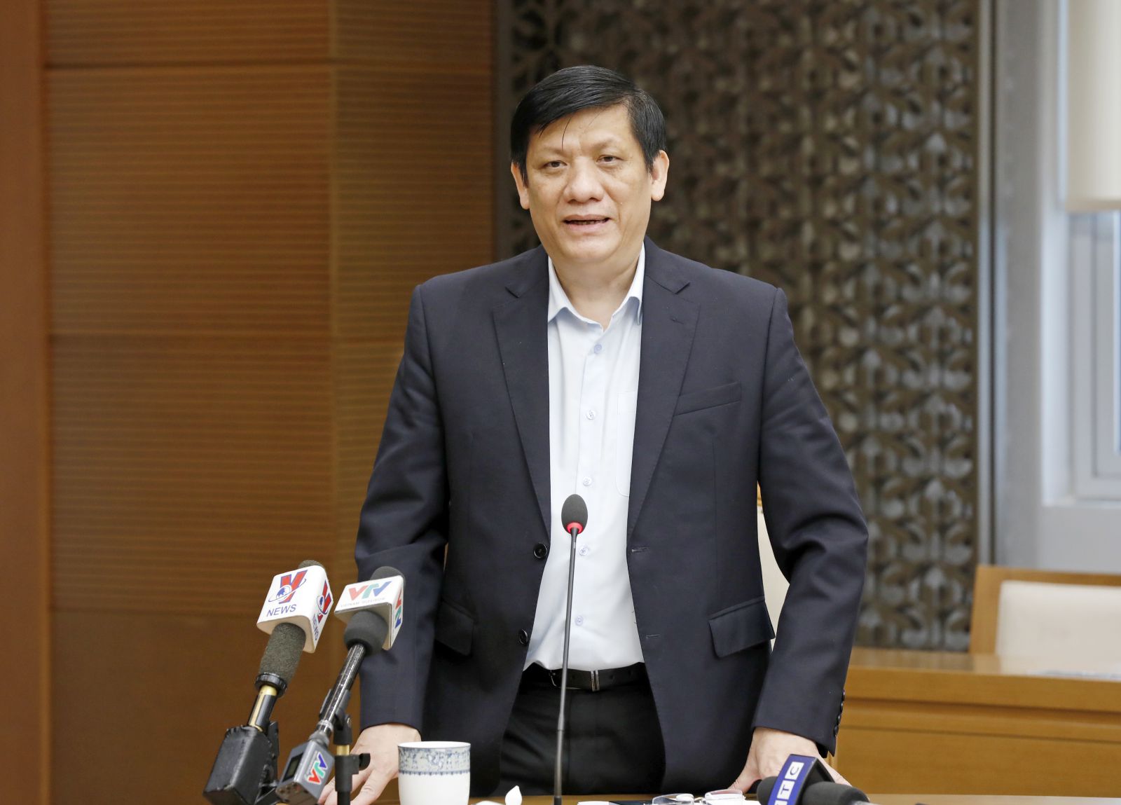 Bộ trưởng Bộ Y tế Nguyễn Thanh Long cho biết đầu tuần tới sẽ triển khai tiêm vaccine ngừa COVID-19. Ảnh VGP