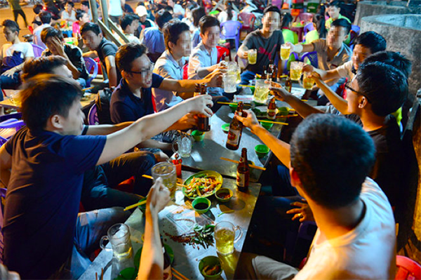 Thói quen ăn uống thiếu khoa học của người Việt Nam (Ảnh minh hoạ)