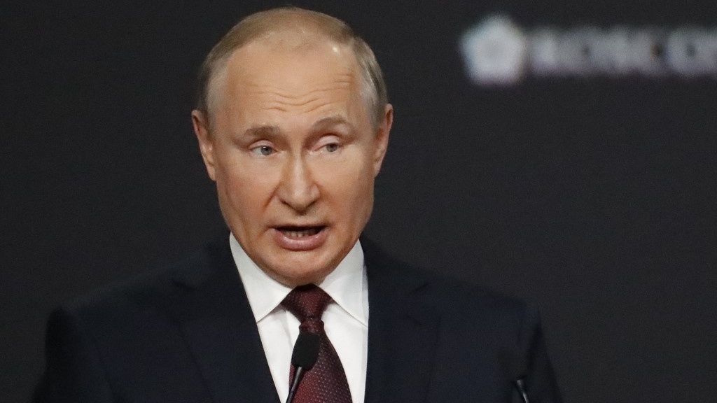 Ông Putin ca ngợi Sputnik V là vắc xin ngừa Covid-19 an toàn và hiệu quả nhất. Ảnh: Reuters