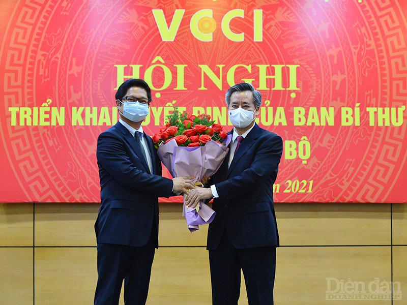 Ông Phạm Tấn Công Bí thư Đảng đoàn của VCCI 2021-2026 và TS Vũ Tiến Lộc - Chủ tịch VCCI 
