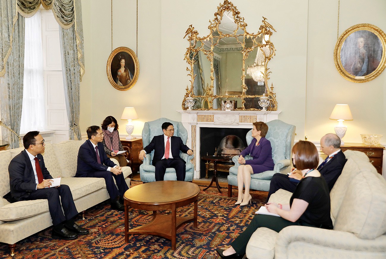 Thủ tướng Chính phủ Phạm Minh Chính gặp Thủ hiến Scotland - bà Nicola Sturgeon nhân dịp dự Hội nghị lần thứ 26 các Bên tham gia Công ước khung của Liên Hợp Quốc về Biến đổi khí hậu (COP26) và thăm làm việc tại Vương quốc Anh.