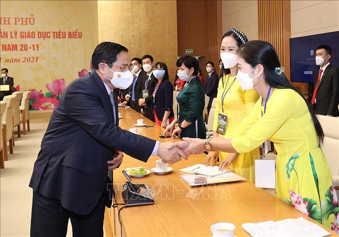 Thủ tướng Phạm Minh Chính gặp mặt đại diện nhà giáo, cán bộ quản lý giáo dục tiêu biểu. Ảnh: Dương Giang/TTXVN