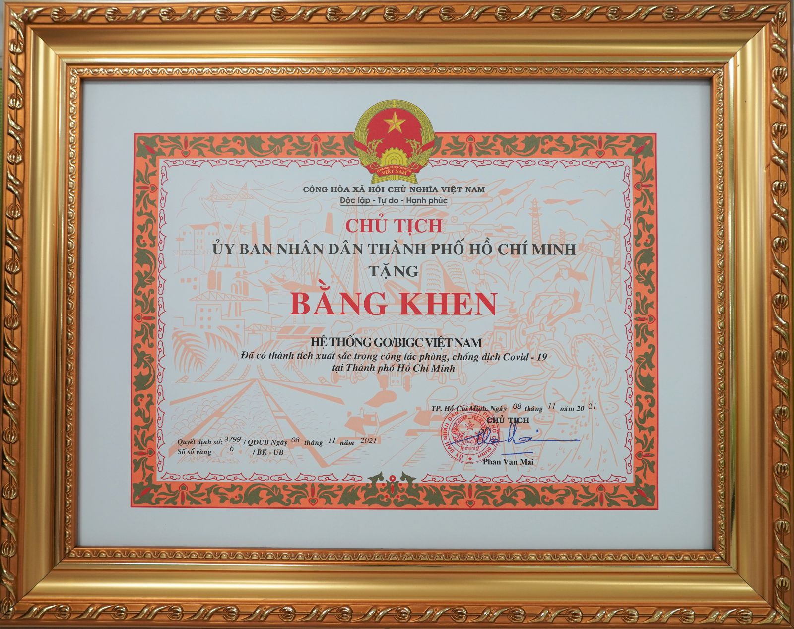 Bằng khen của Chủ tịch UBND Tp. Hồ Chí Minh trao tặng của chuỗi siêu thị thuộc Tập đoàn Central Retail Việt Nam