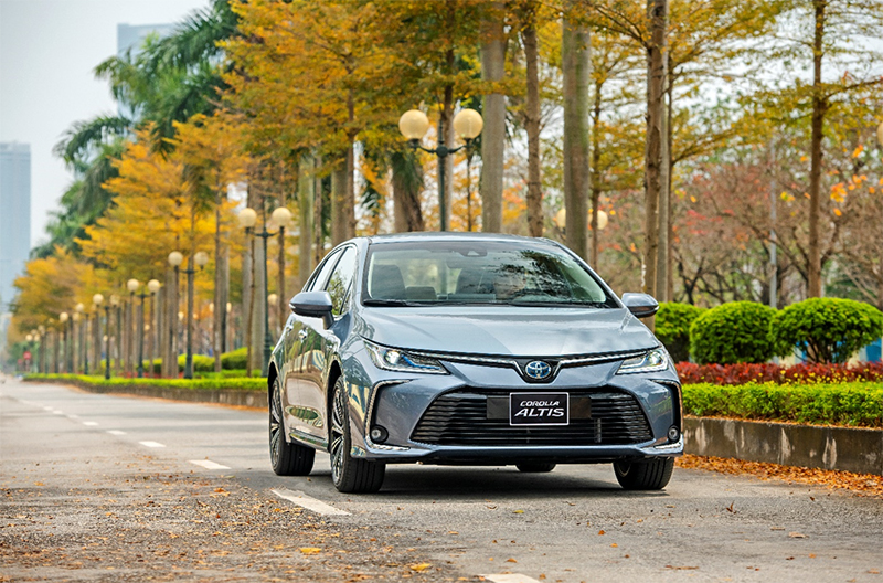 Mới đây nhất, ngày 09/03 Toyota Việt Nam giới thiệu mẫu xe hybrid thứ 3: Corolla Altis 1.8HEV 