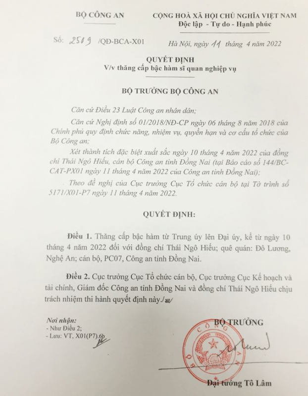 Bộ trưởng Bộ Công an ký Quyết định thăng cấp bậc hàm từ trung úy lên đại úy đối với chiến sĩ Thái Ngô Hiếu.